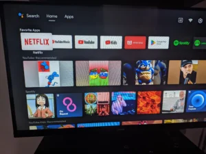Interface Android TV sur un décodeur IPTV WiFi — accès au Play Store